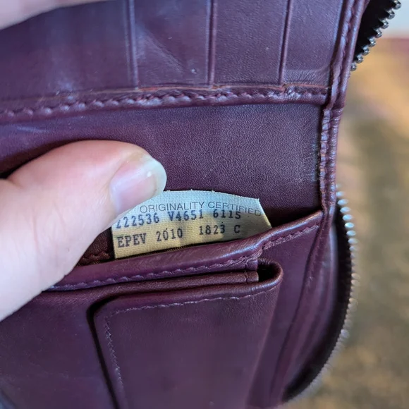 VGUC Bottega Veneta Zip Bifold Wallet in Merlot